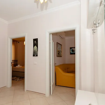 Imperial Visar Iriish Apartment